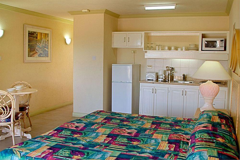 Golden Sands Hotel Крайст-Черч Экстерьер фото